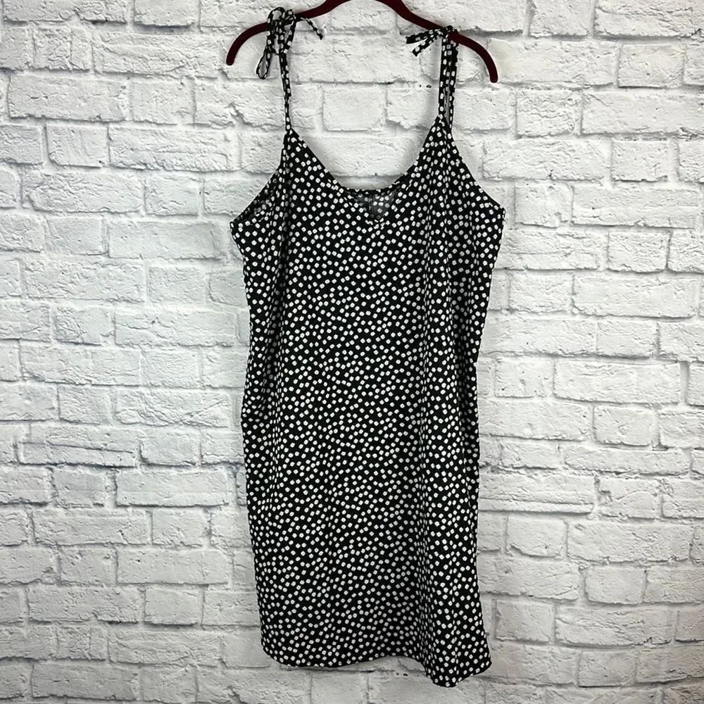 Shein Black and White Floral Dress Size 4XL
